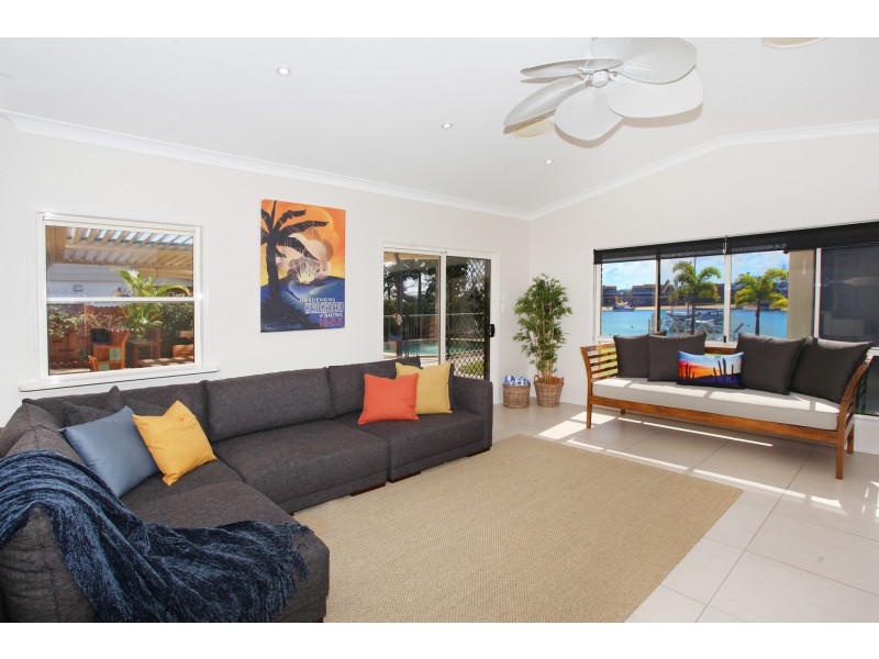 8 Carwoola Crescent, Mooloolaba QLD 4557