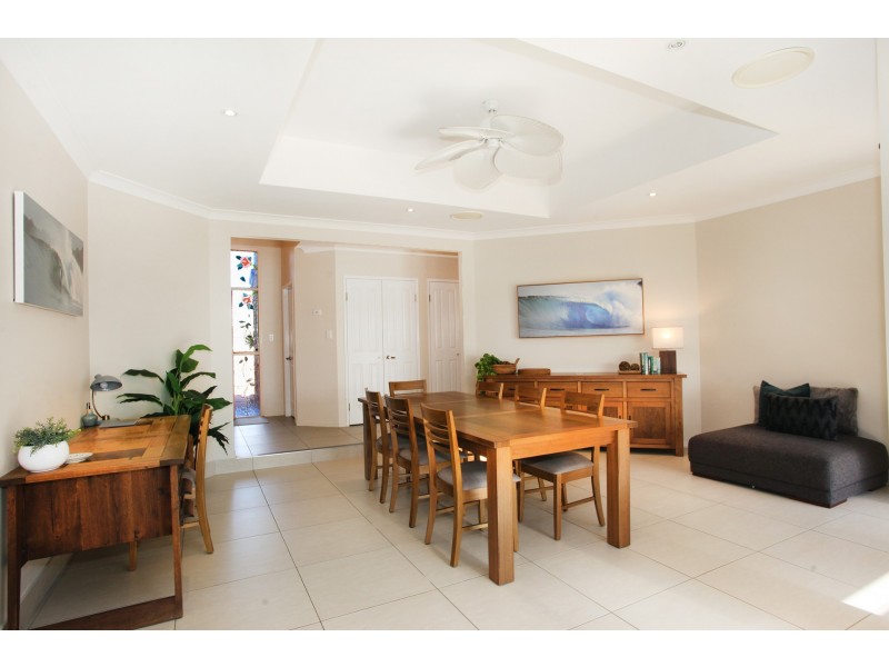 8 Carwoola Crescent, Mooloolaba QLD 4557