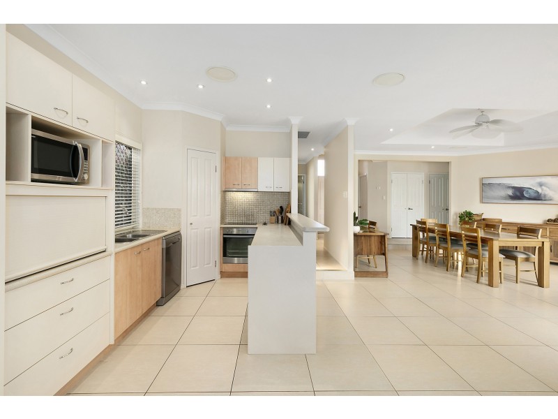 8 Carwoola Crescent, Mooloolaba QLD 4557