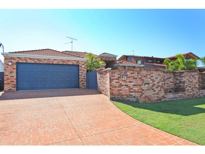 8 Carwoola Crescent, Mooloolaba QLD 4557