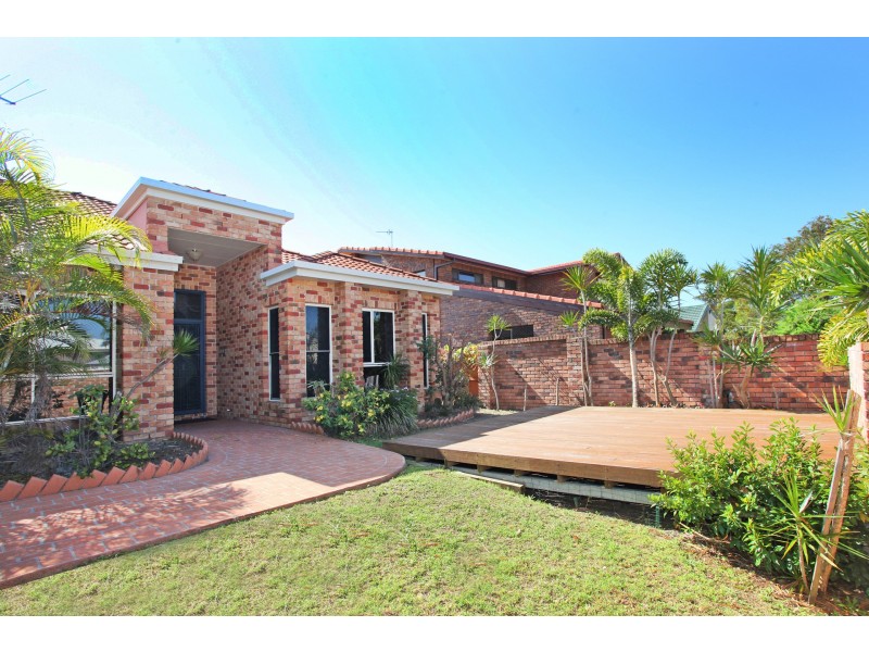 8 Carwoola Crescent, Mooloolaba QLD 4557