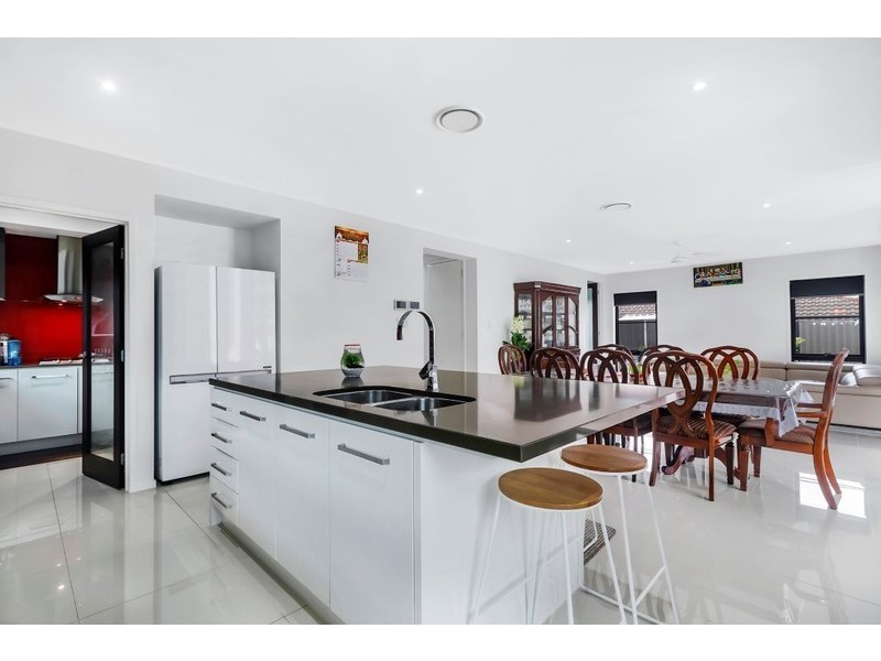 219 WECKER ROAD, Mansfield QLD 4122