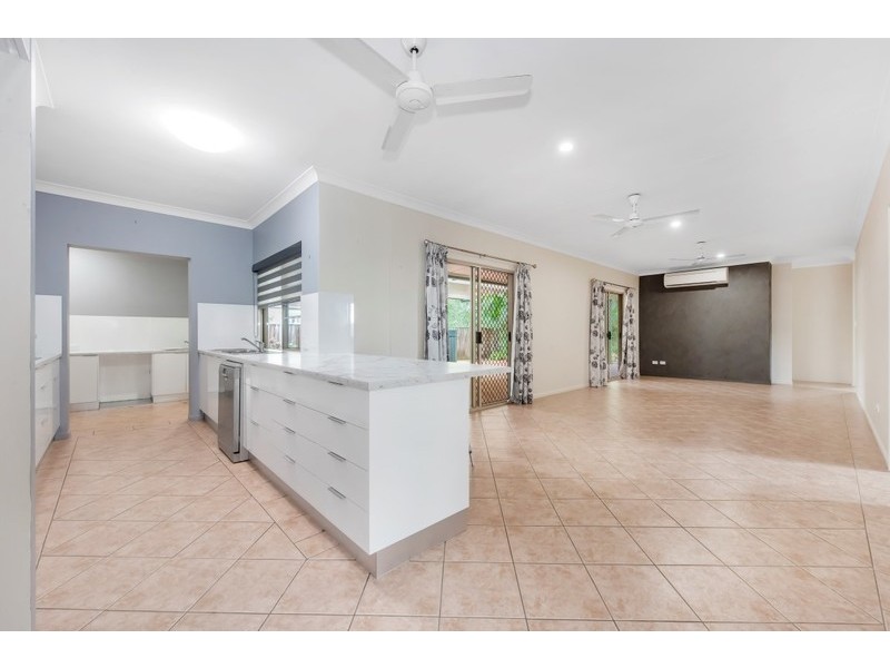 8 Blackmur Street, Marian QLD 4753