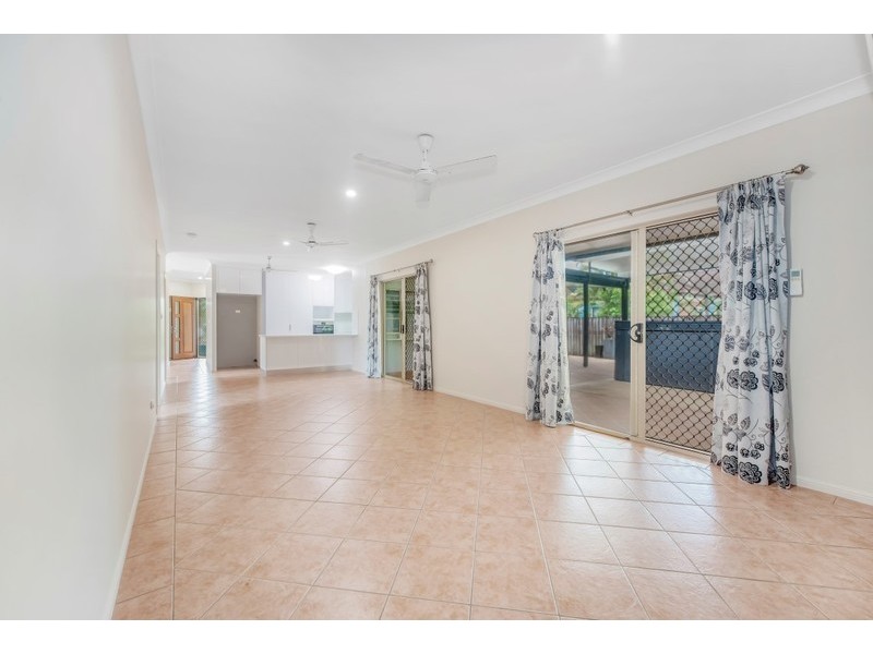 8 Blackmur Street, Marian QLD 4753