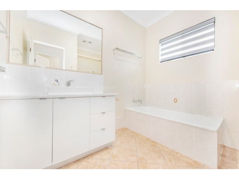 8 Blackmur Street, Marian QLD 4753