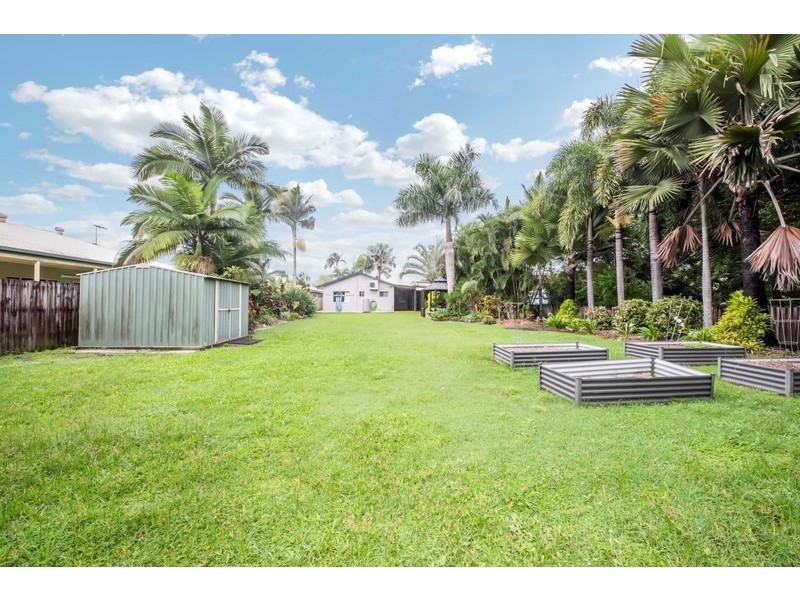 8 Blackmur Street, Marian QLD 4753