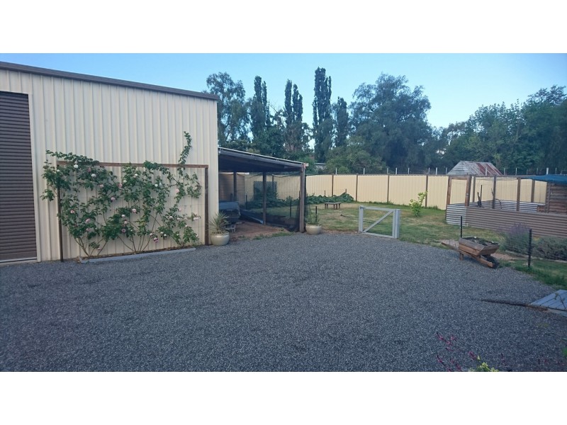 14 Curr Rd, Stanthorpe QLD 4380