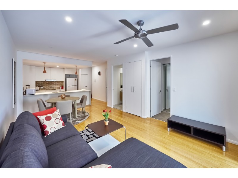 1 Livingstone St, Yeerongpilly QLD 4105