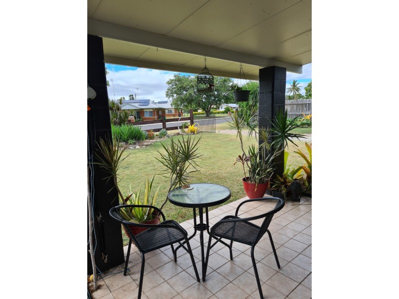 25 Nicklin Street, Moura QLD 4718