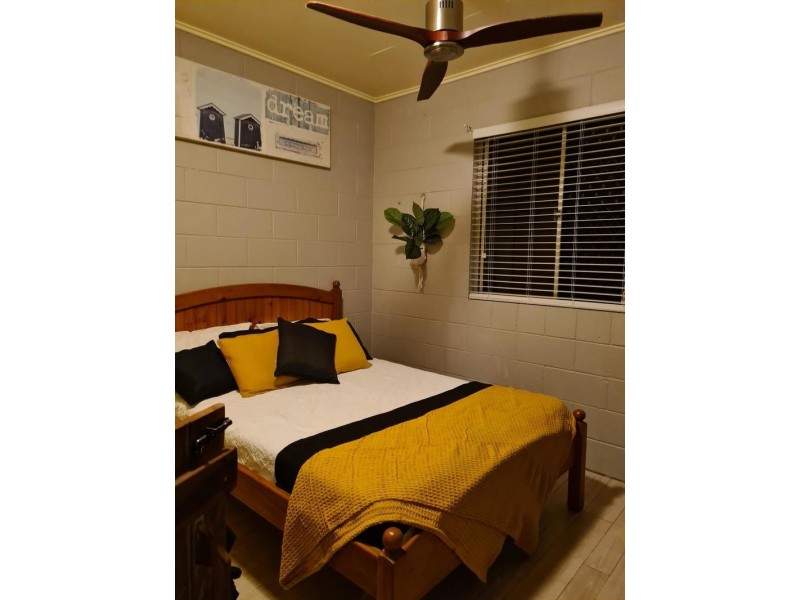 25 Nicklin Street, Moura QLD 4718