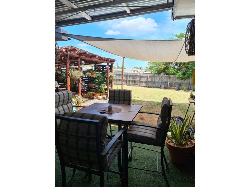 25 Nicklin Street, Moura QLD 4718