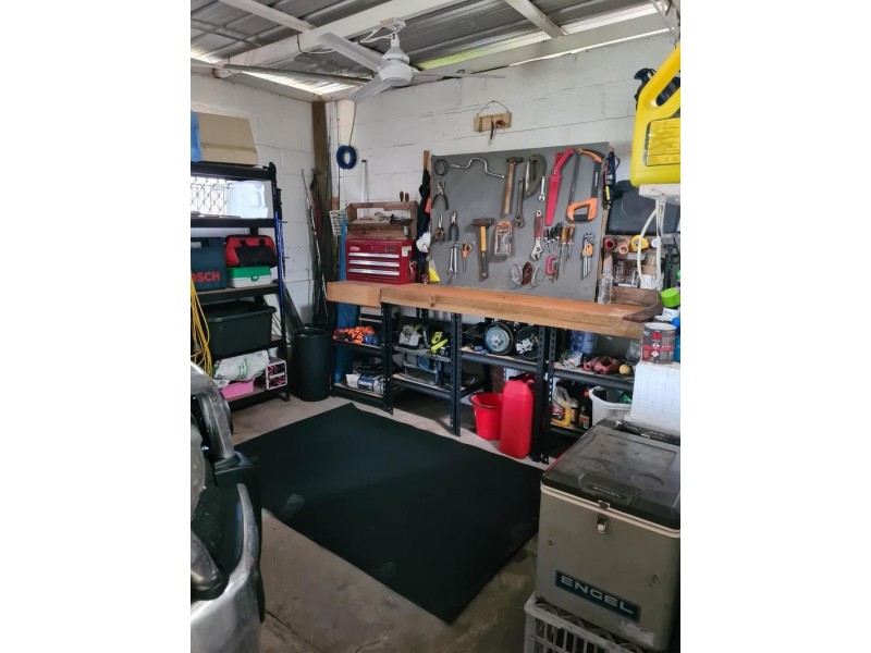 25 Nicklin Street, Moura QLD 4718