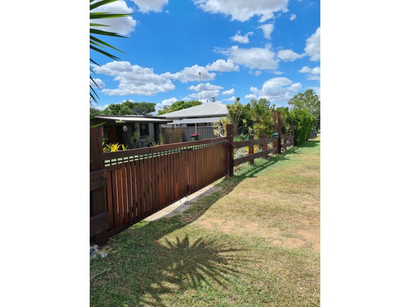 25 Nicklin Street, Moura QLD 4718