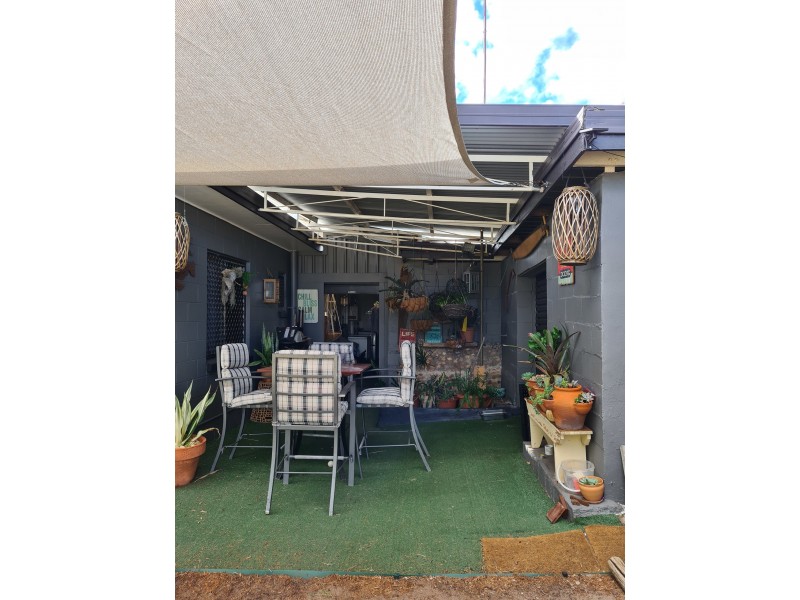 25 Nicklin Street, Moura QLD 4718