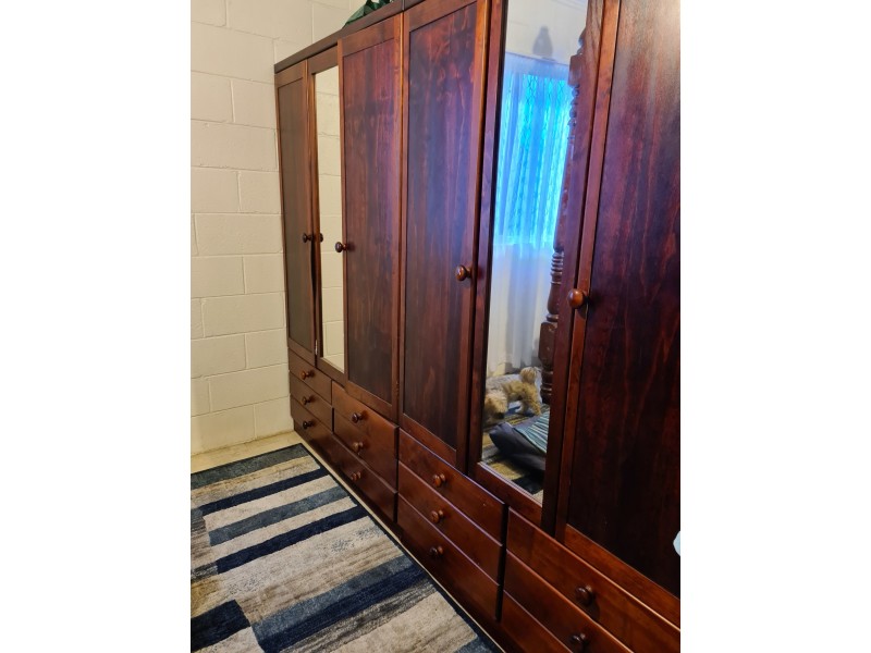 25 Nicklin Street, Moura QLD 4718