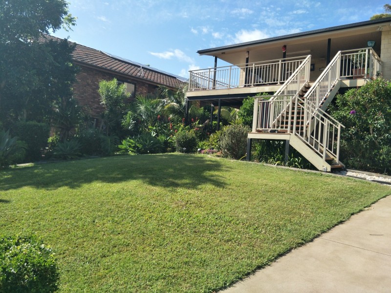 4 Lake View Ave, Safety Beach NSW 2456