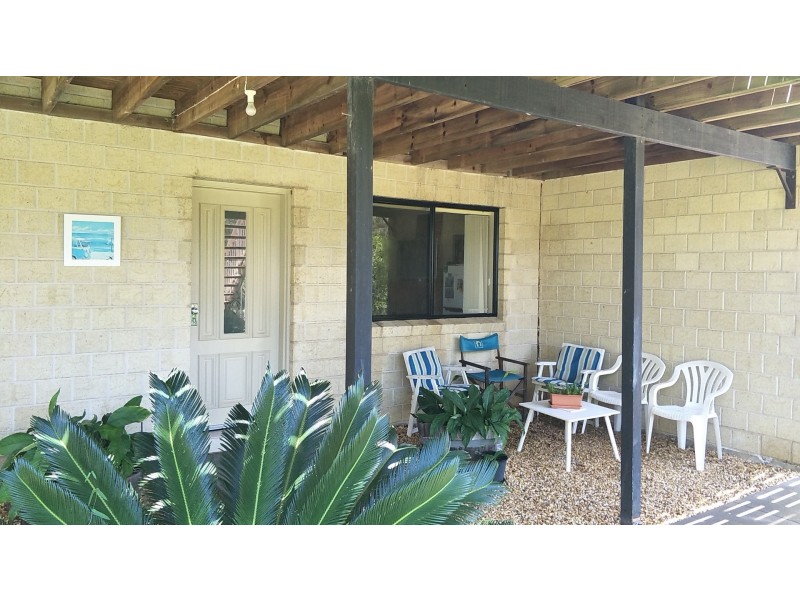 4 Lake View Ave, Safety Beach NSW 2456