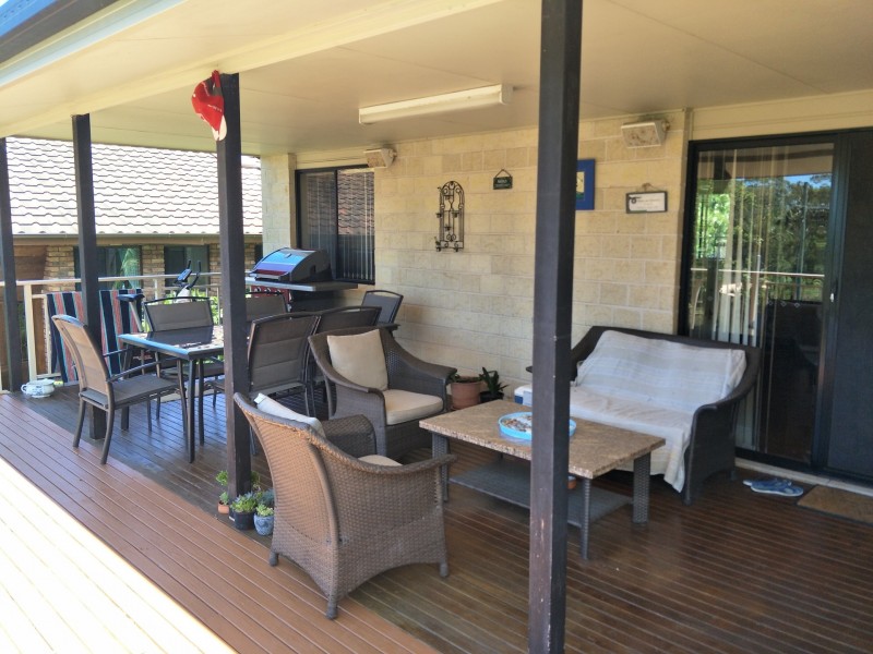 4 Lake View Ave, Safety Beach NSW 2456