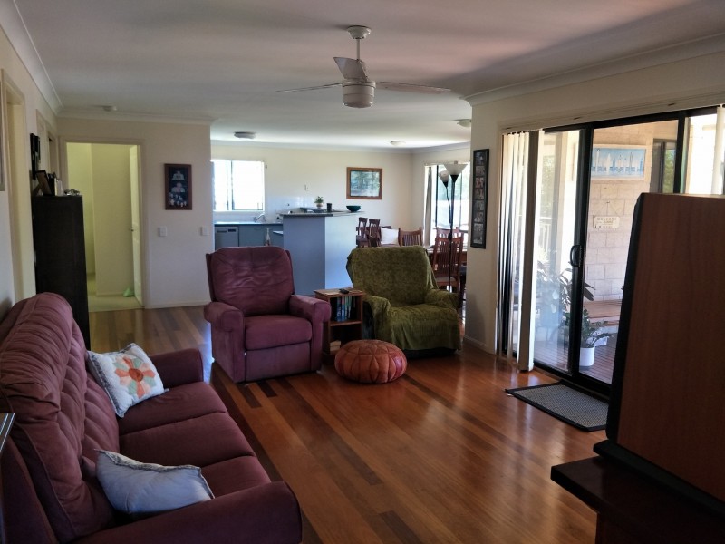 4 Lake View Ave, Safety Beach NSW 2456