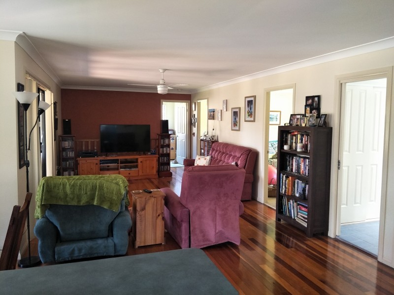 4 Lake View Ave, Safety Beach NSW 2456