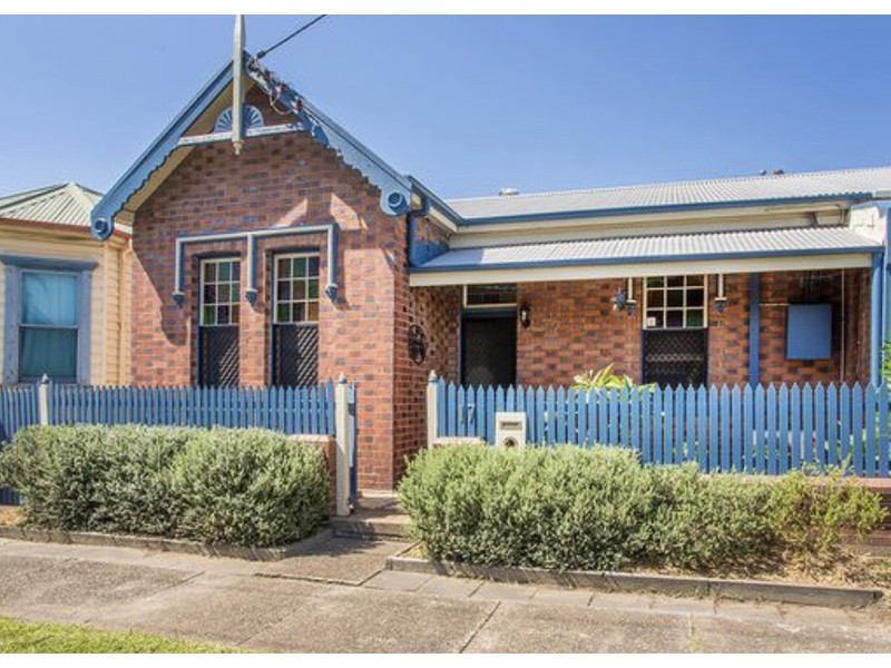 17 Lindsay Street, Hamilton NSW 2303