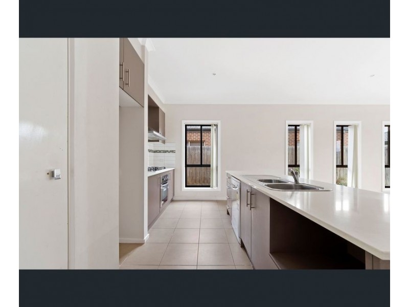 5 Bowerbird Place, Truganina VIC 3029
