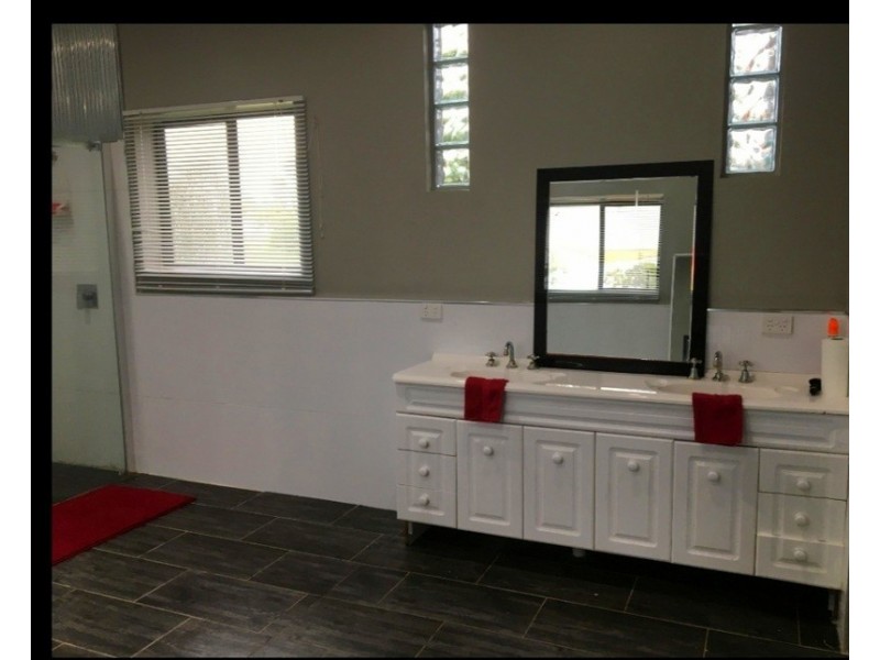 253 EAST EURI RD, Bowen QLD 4805