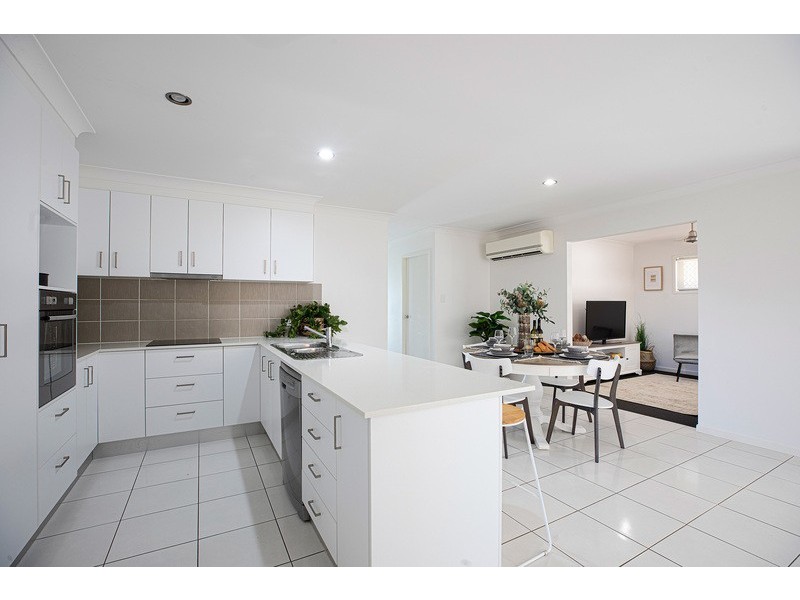 2 Dickson Court, Rural View QLD 4740