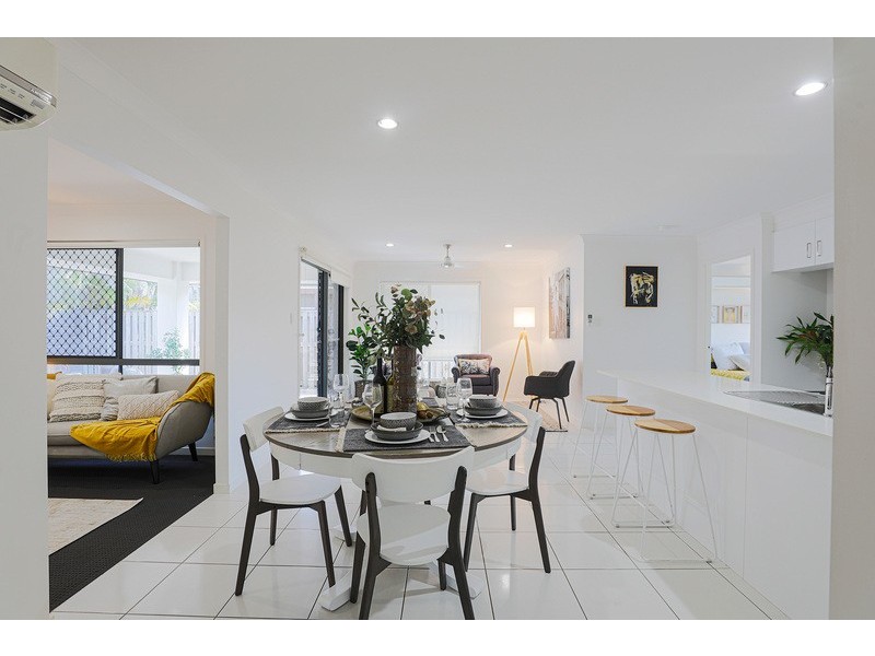 2 Dickson Court, Rural View QLD 4740
