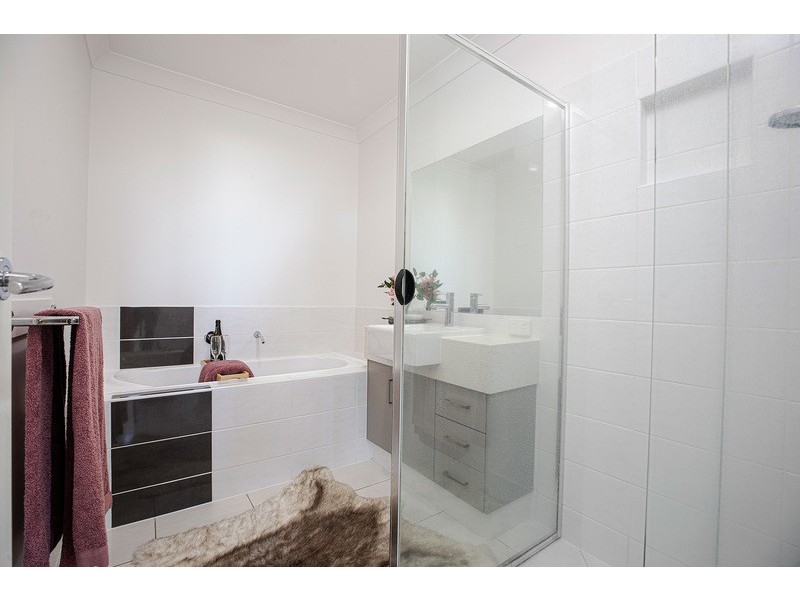 2 Dickson Court, Rural View QLD 4740