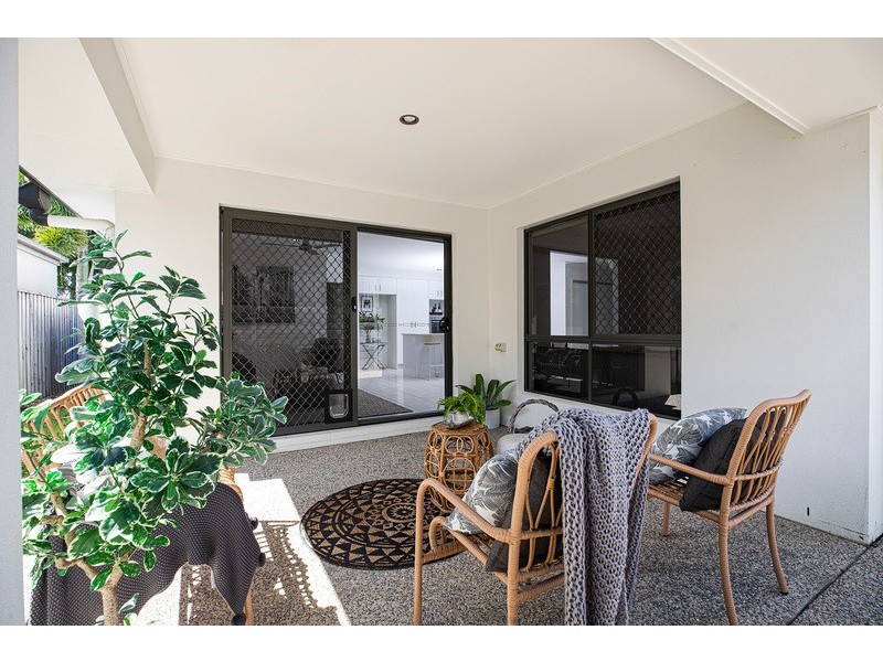 2 Dickson Court, Rural View QLD 4740
