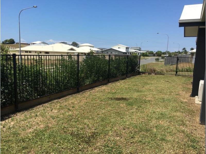 2 Dickson Court, Rural View QLD 4740
