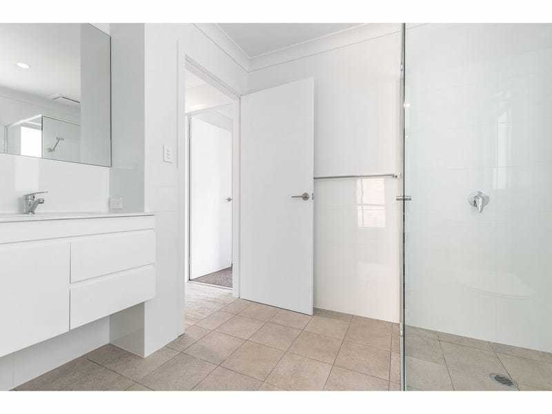 11 Seabreeze Parade, Green Point NSW 2428