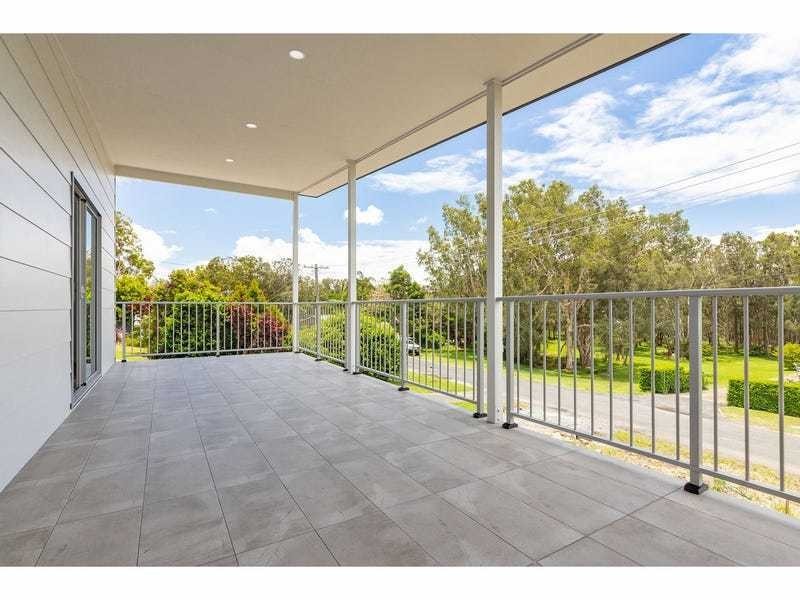 11 Seabreeze Parade, Green Point NSW 2428