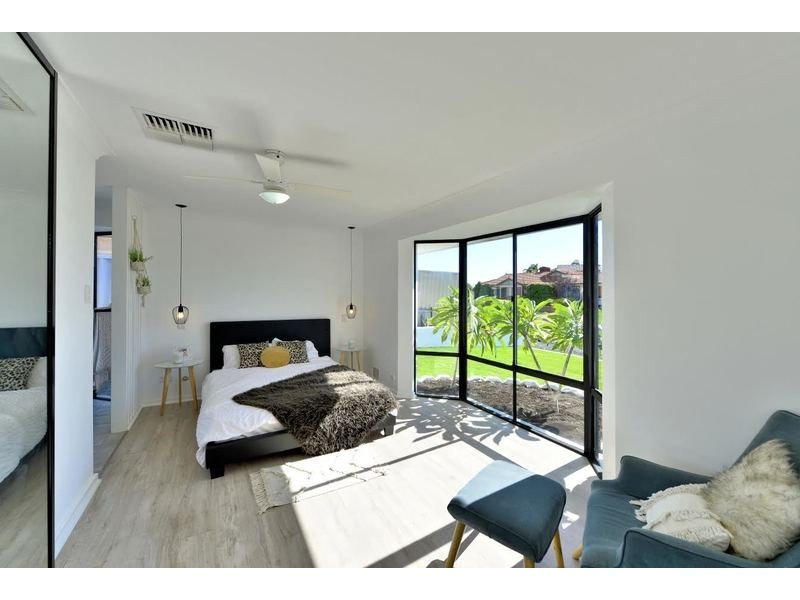 21 Silvertop Avenue, Halls Head WA 6210