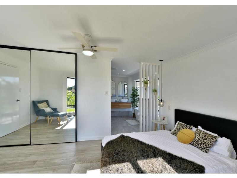 21 Silvertop Avenue, Halls Head WA 6210