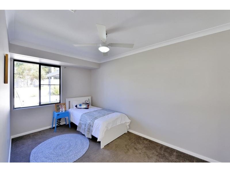 21 Silvertop Avenue, Halls Head WA 6210