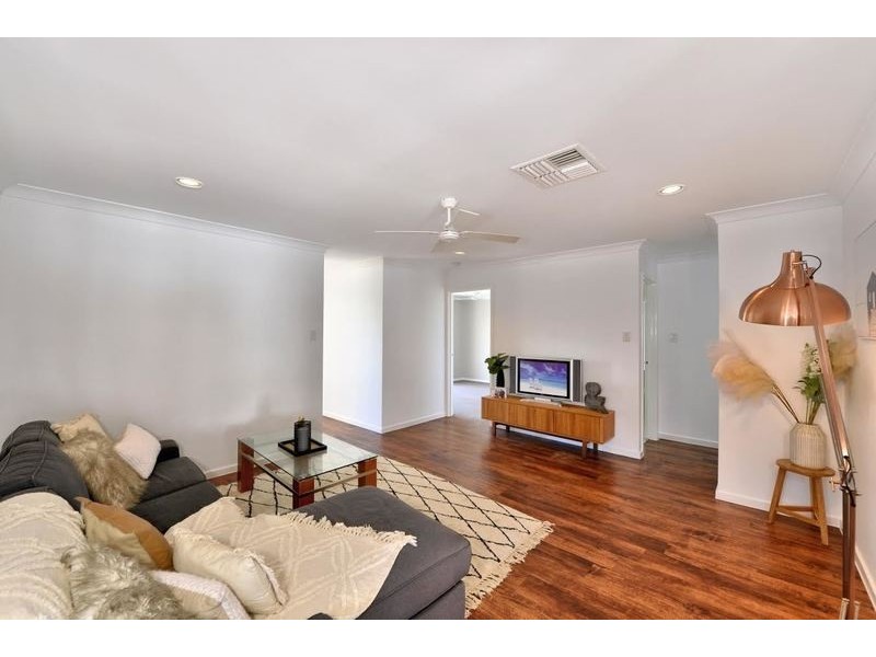 21 Silvertop Avenue, Halls Head WA 6210