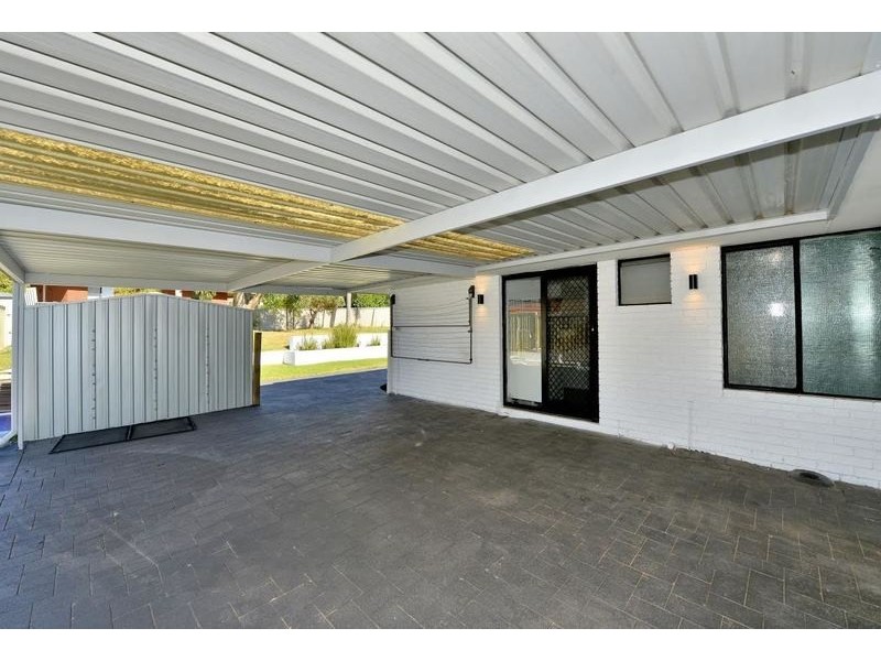 21 Silvertop Avenue, Halls Head WA 6210