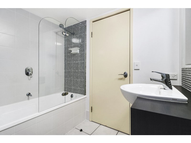 8/27 Station Road, Indooroopilly QLD 4068