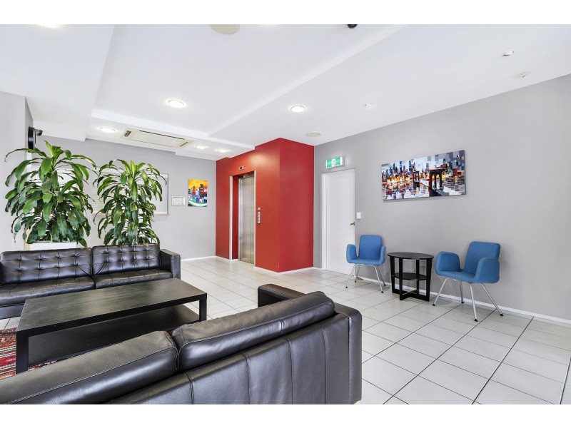 8/27 Station Road, Indooroopilly QLD 4068