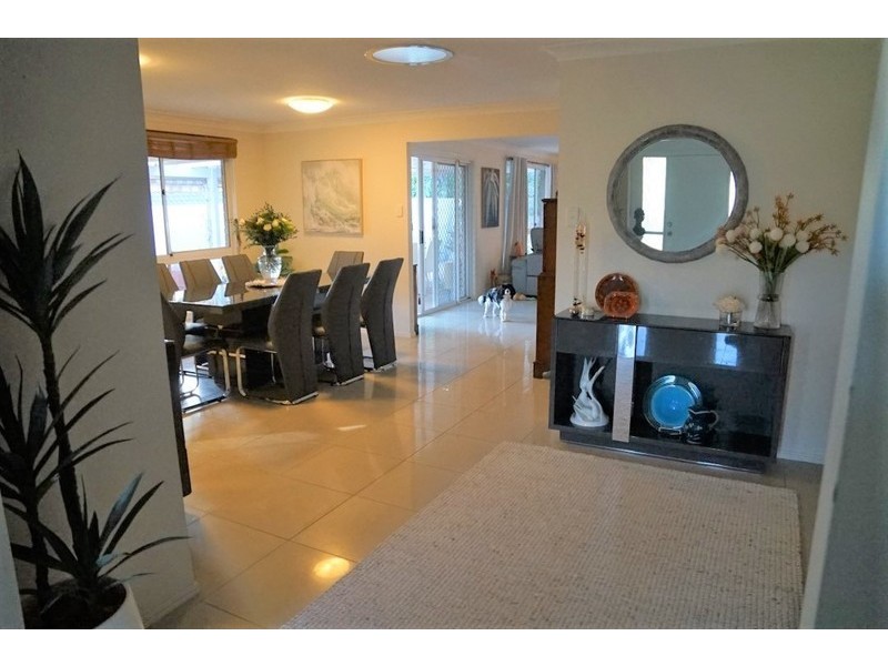 6 Yarraglen Place, Arundel QLD 4214