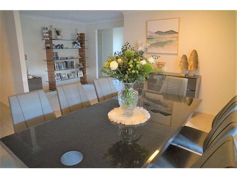 6 Yarraglen Place, Arundel QLD 4214