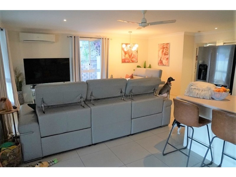 6 Yarraglen Place, Arundel QLD 4214