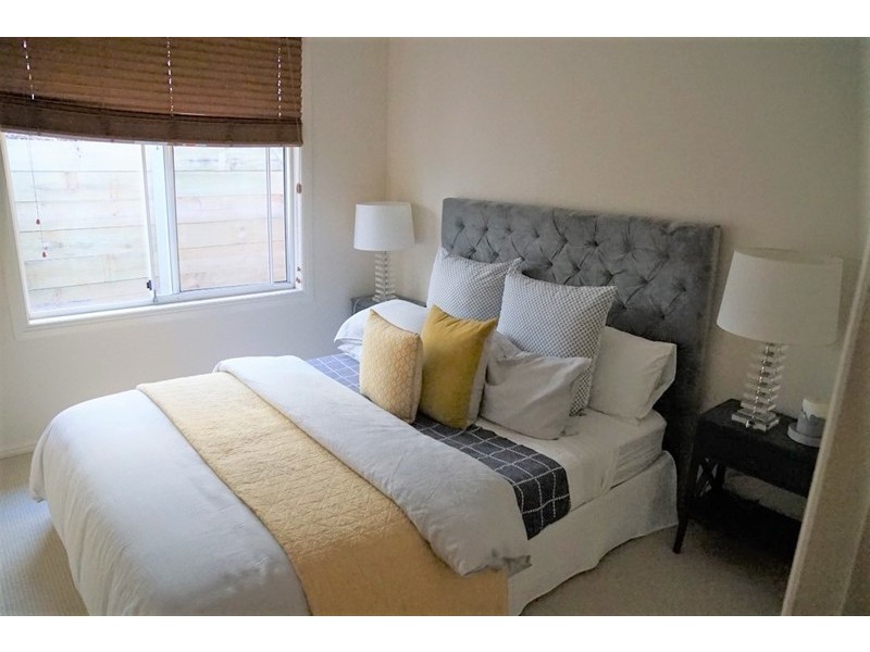 6 Yarraglen Place, Arundel QLD 4214