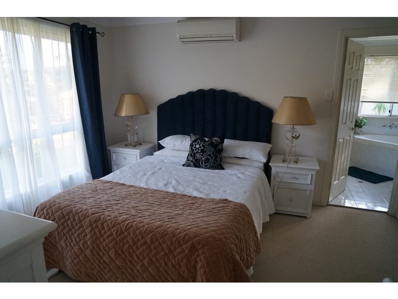 6 Yarraglen Place, Arundel QLD 4214