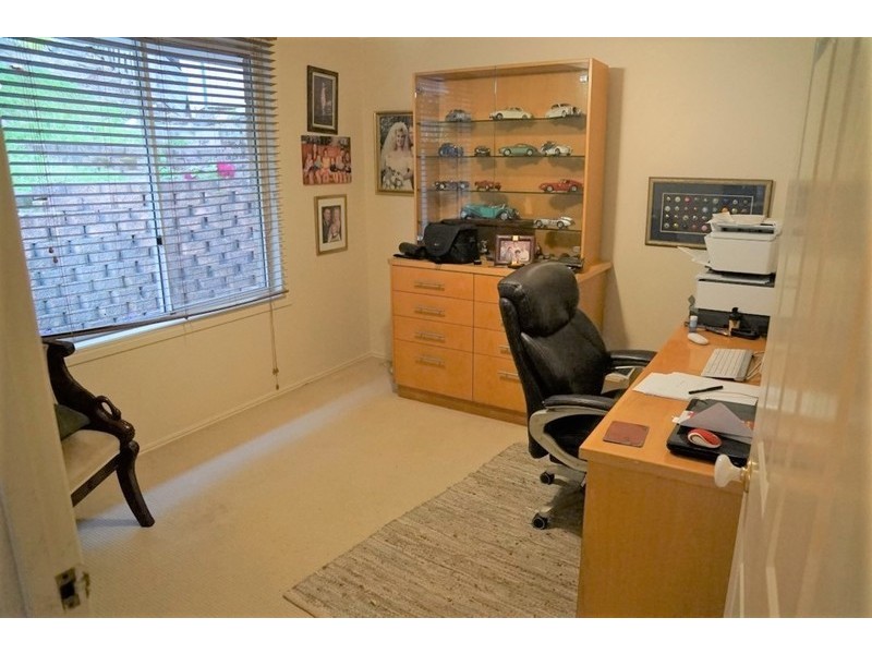 6 Yarraglen Place, Arundel QLD 4214