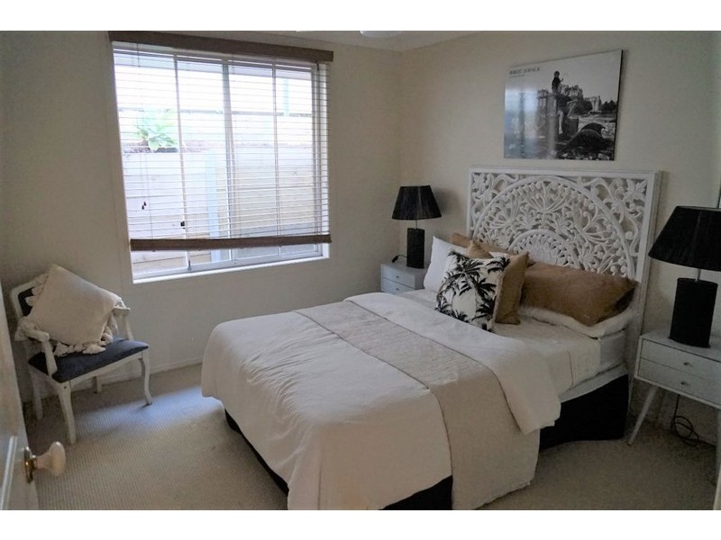 6 Yarraglen Place, Arundel QLD 4214