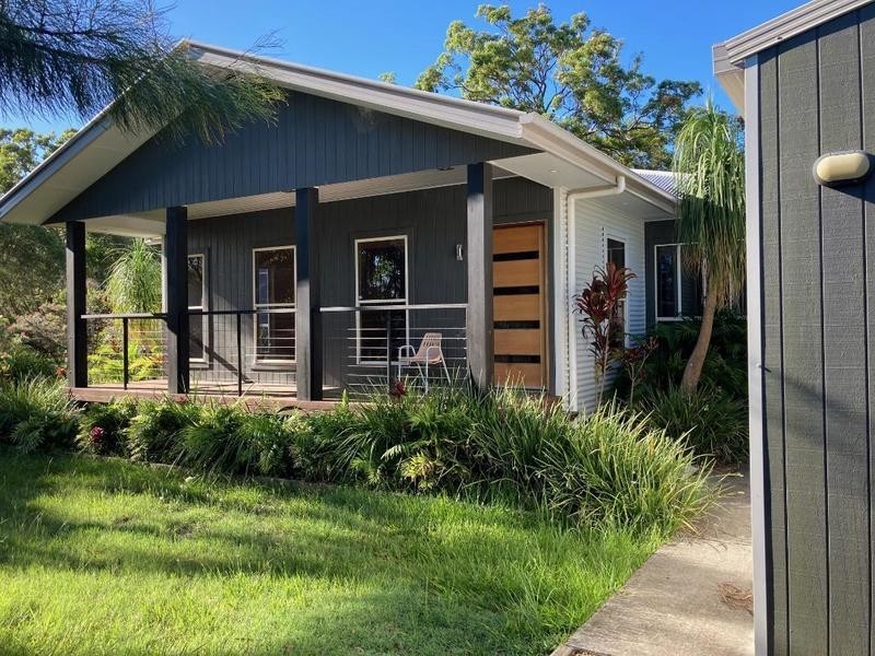 9 Calmwaters Cresent, Macleay Island QLD 4184