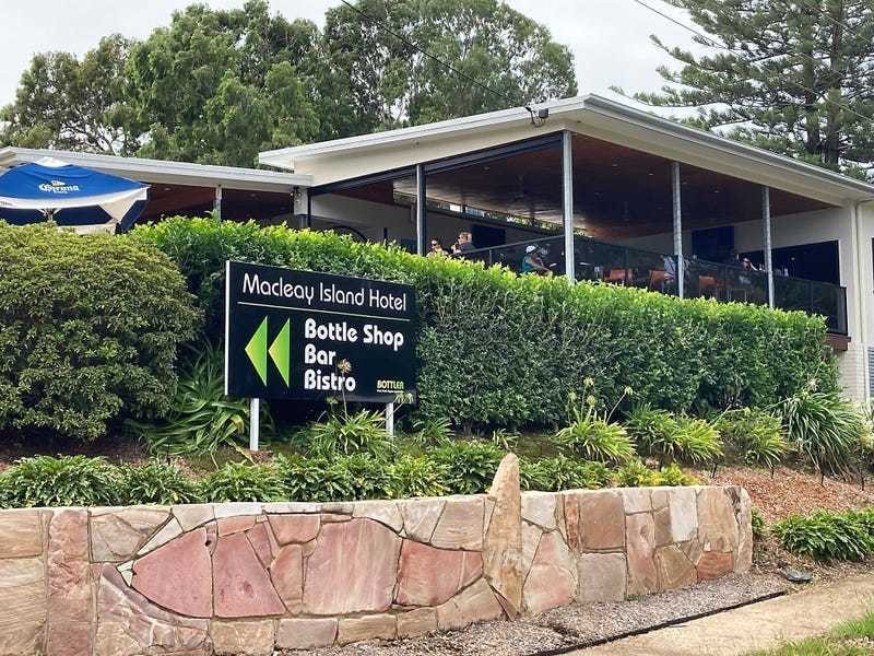 9 Calmwaters Cresent, Macleay Island QLD 4184